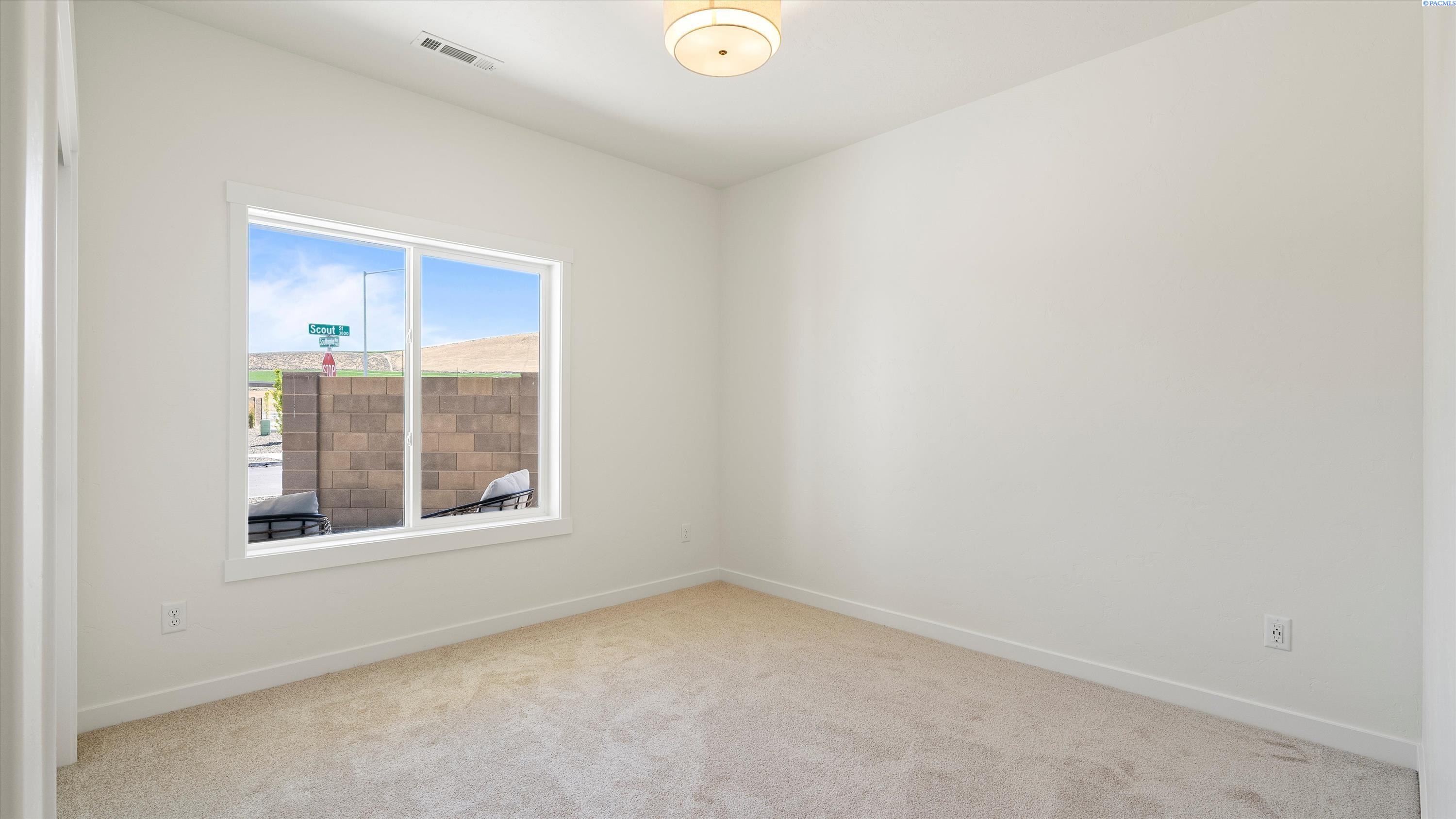 Richland, Washington, 99352, United States, 3 Bedrooms Bedrooms, ,2 BathroomsBathrooms,Residential,For Sale,1883404