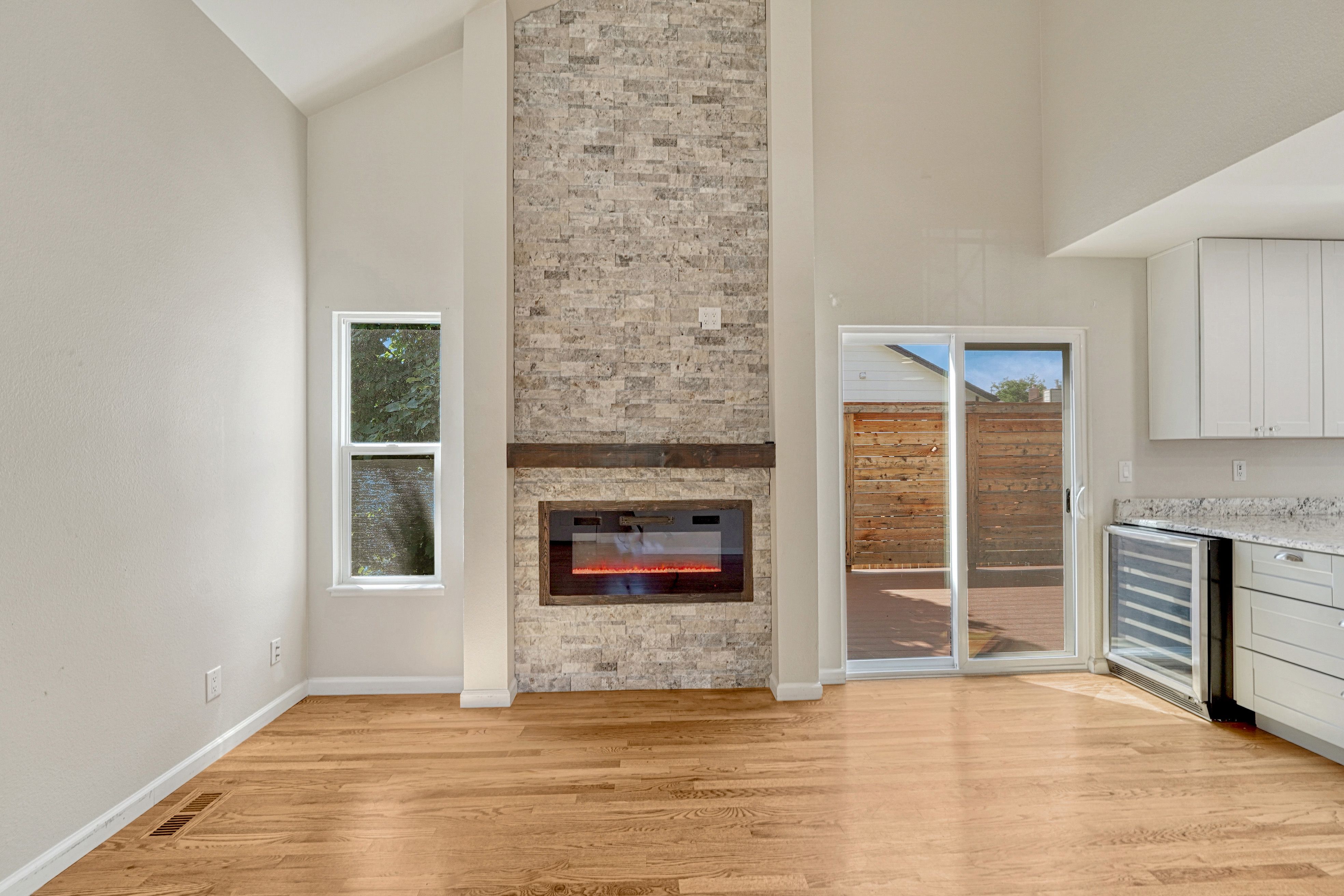  Hardwood Flooring and Mountain Views in 80919 - 物件實景