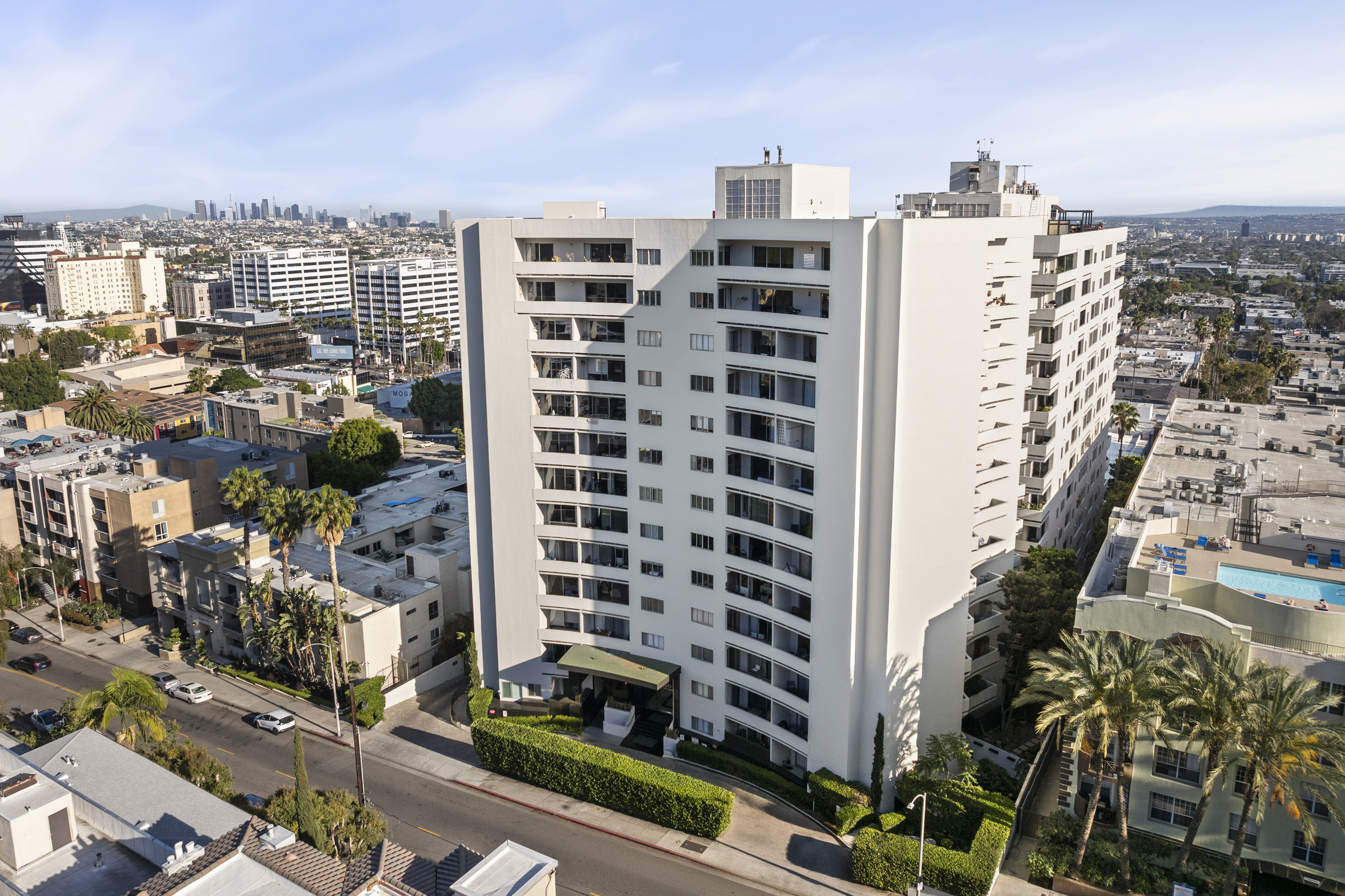  7250 Franklin Ave - 物件實景