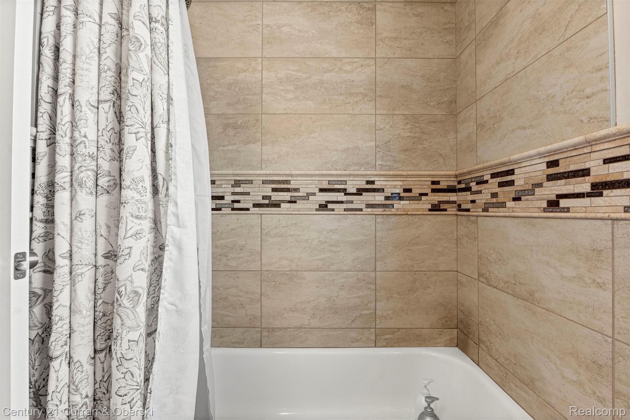 Dearborn Heights, Michigan, 48127, United States, 4 Bedrooms Bedrooms, ,5 BathroomsBathrooms,Residential,For Sale,1974066