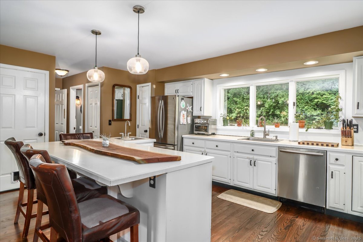 Oxford, Connecticut, 06478, United States, 3 Bedrooms Bedrooms, ,3 BathroomsBathrooms,Residential,For Sale,1916660