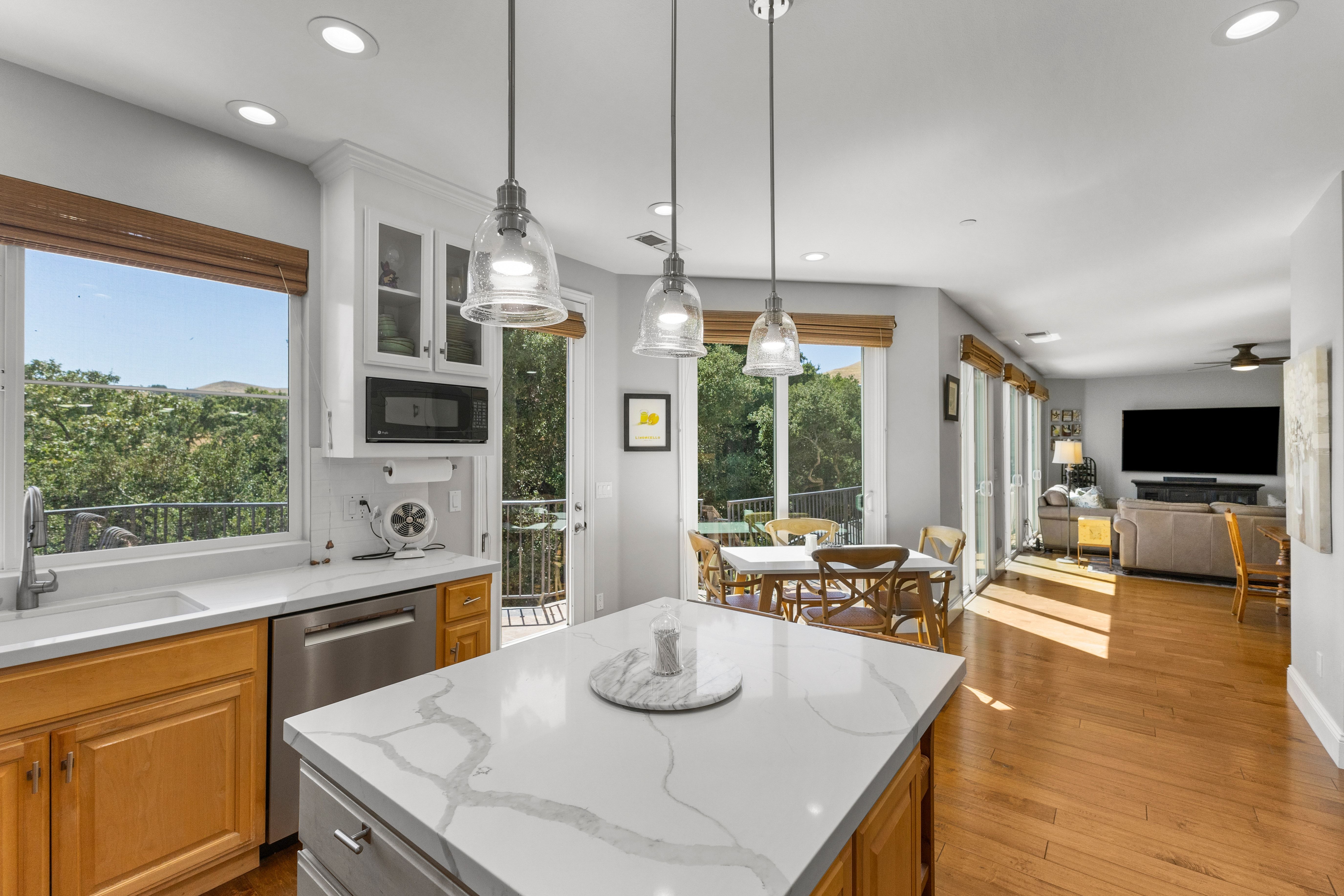  Custom Home on a Spectacular View Lot with Majestic Heritage Oak - 物件實景