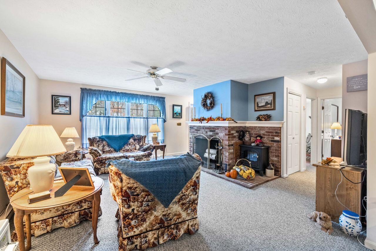 Kennebunk, Maine, 04043, United States, 4 Bedrooms Bedrooms, ,3 BathroomsBathrooms,Residential,For Sale,1989009