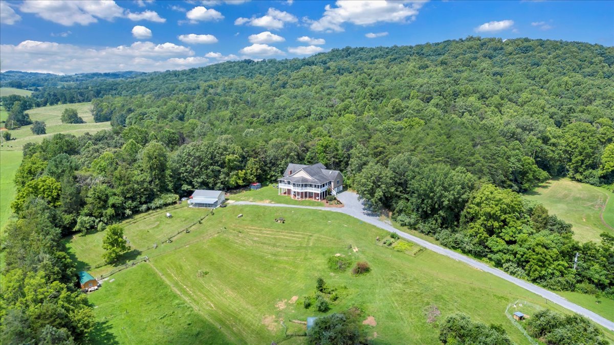 Buchanan, Virginia, 24066, United States, 5 Bedrooms Bedrooms, ,4 BathroomsBathrooms,Residential,For Sale,1900741