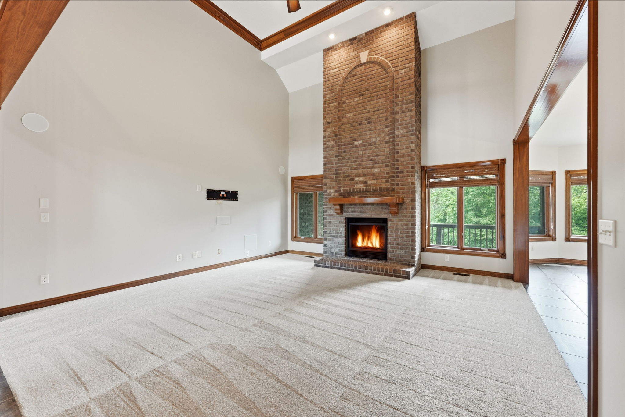  All-Brick Custom Home Tucked Away on Quiet Cul-De-Sac - 物件實景