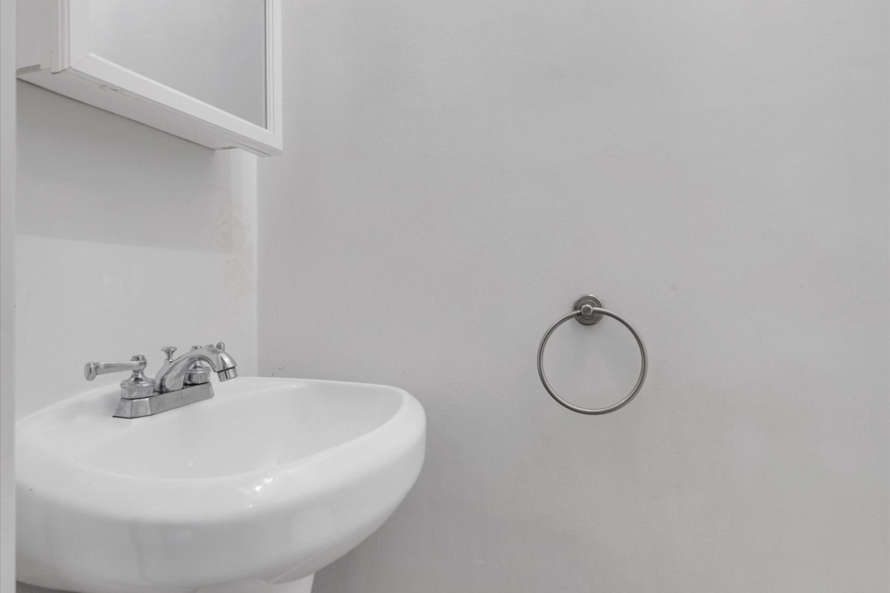 ?RENOVATED FOREST CLOSE ATTACHED BRICK TOWNHOUSE? - 物件實景