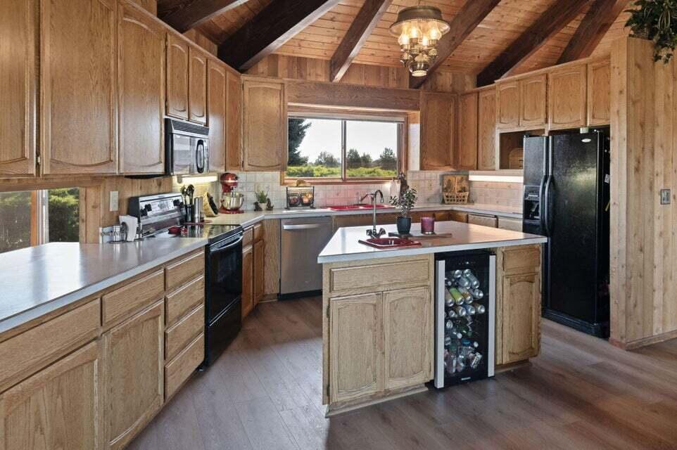 Sisters, Oregon, 97759, United States, 3 Bedrooms Bedrooms, ,3 BathroomsBathrooms,Residential,For Sale,1917351