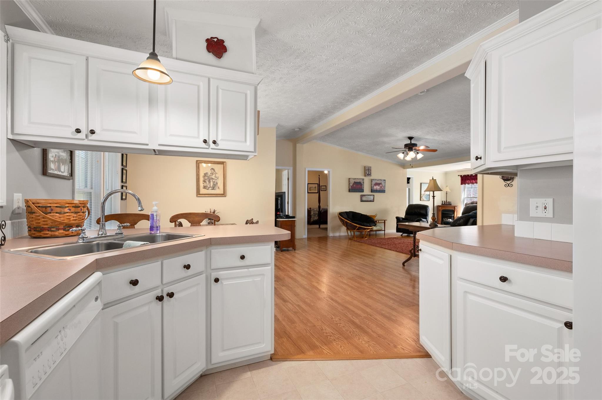 Liberty Hill, South Carolina, 29074, United States, 5 Bedrooms Bedrooms, ,3 BathroomsBathrooms,Residential,For Sale,1736219
