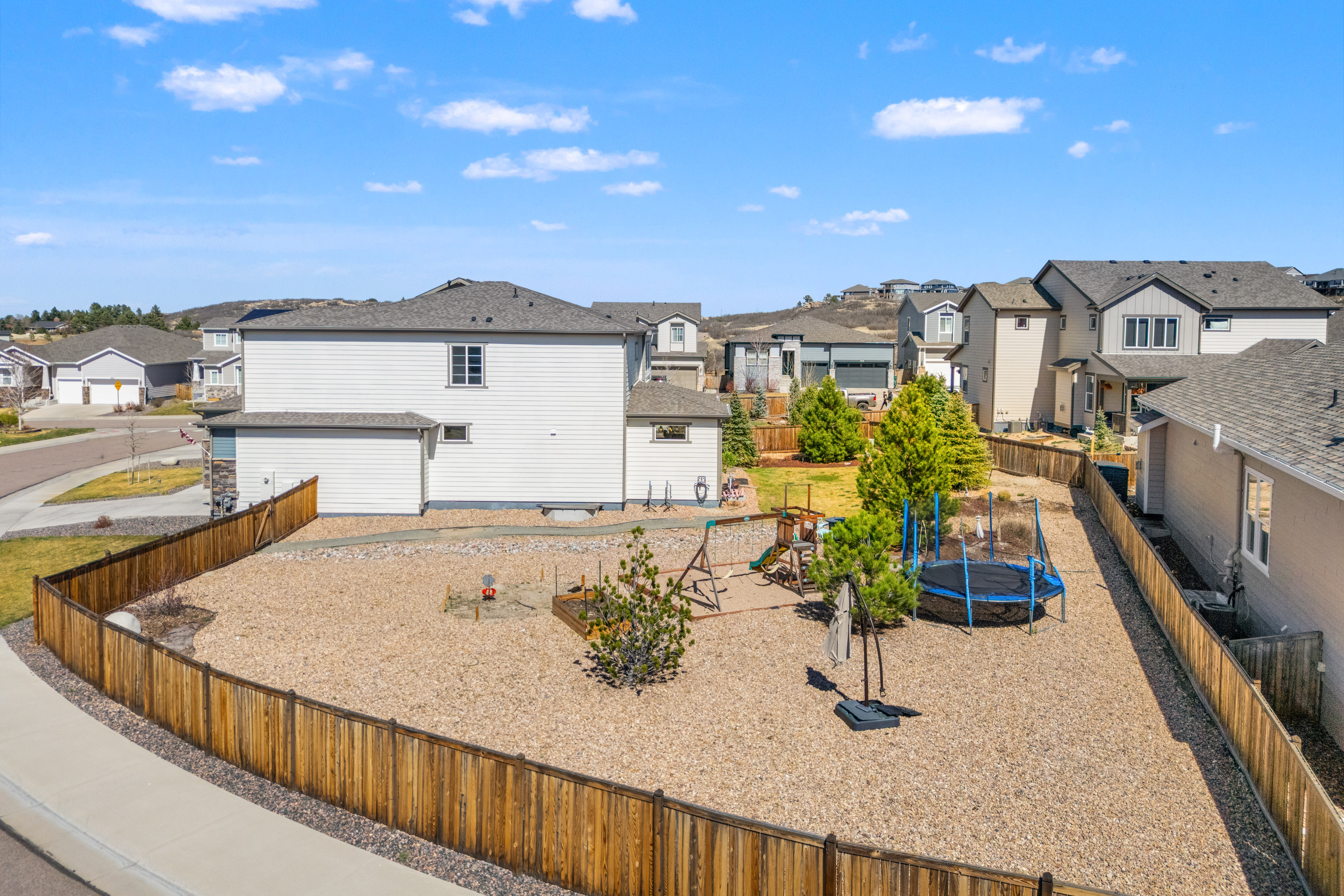  Set on an Impressive 0.35 Acre Homesite, the Outdoor Experience is Captivating - 物件實景