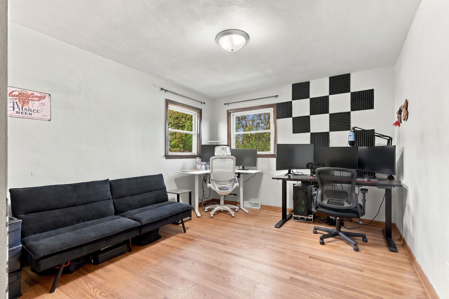  Step into this Sprawling 3BR/2.5BA Brick Ranch - 物件實景