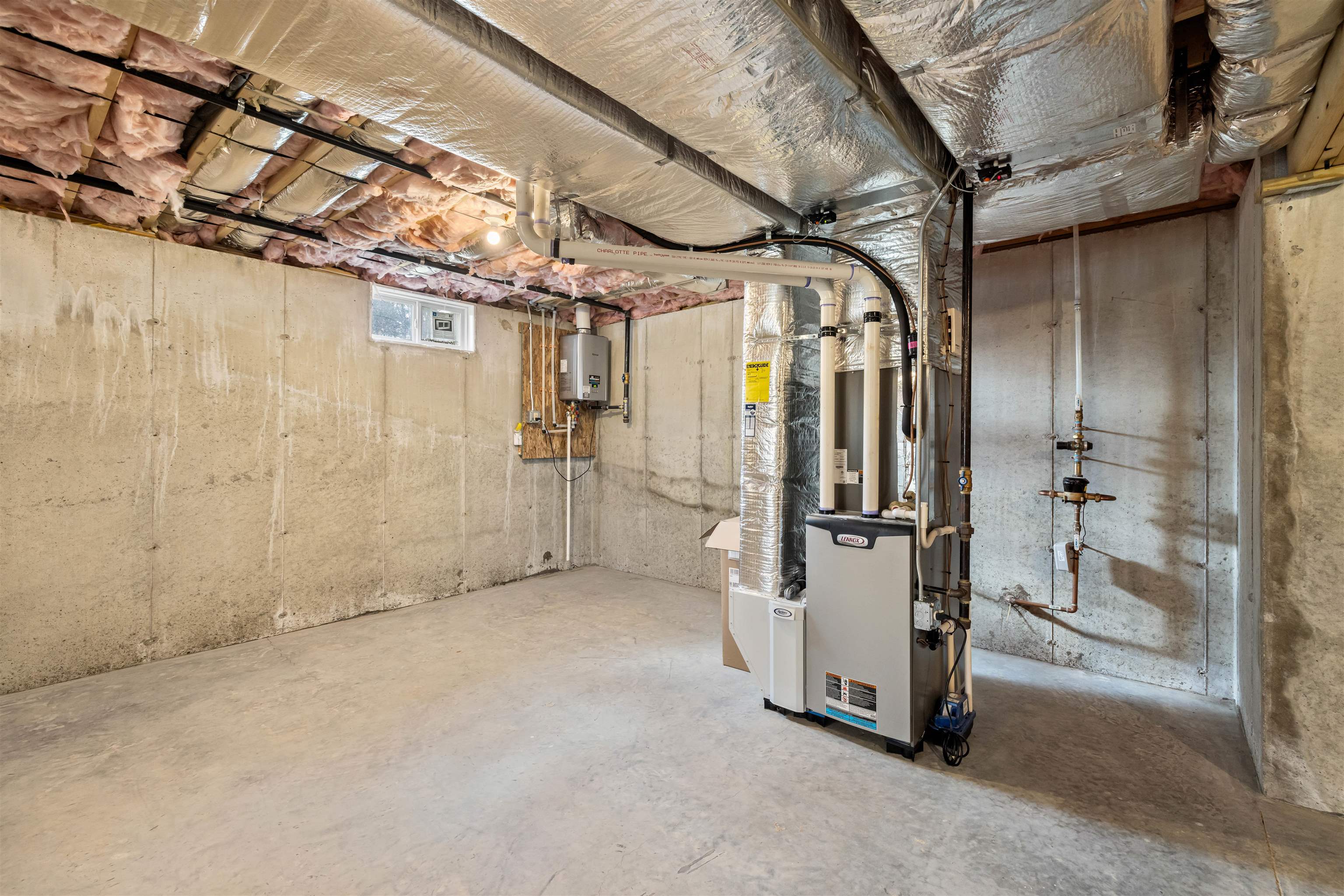 Hudson, New Hampshire, 03051, United States, 3 Bedrooms Bedrooms, ,2 BathroomsBathrooms,Residential,For Sale,1990943