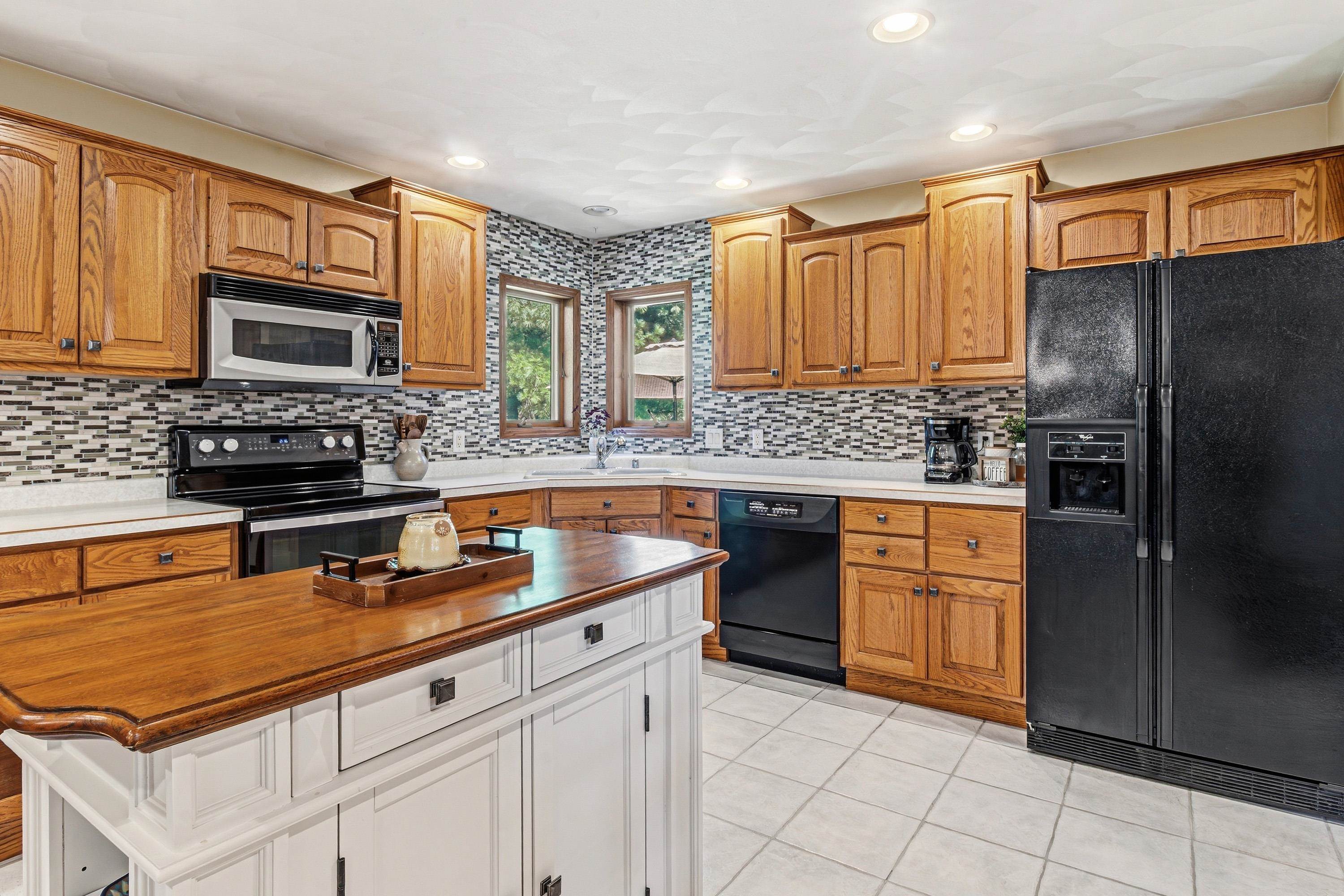 Spring Green, Wisconsin, 53588, United States, 4 Bedrooms Bedrooms, ,4 BathroomsBathrooms,Residential,For Sale,2040175