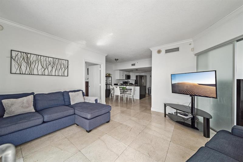 Miami, Florida, 33132, United States, 2 Bedrooms Bedrooms, ,2 BathroomsBathrooms,Residential,For Sale,1793358