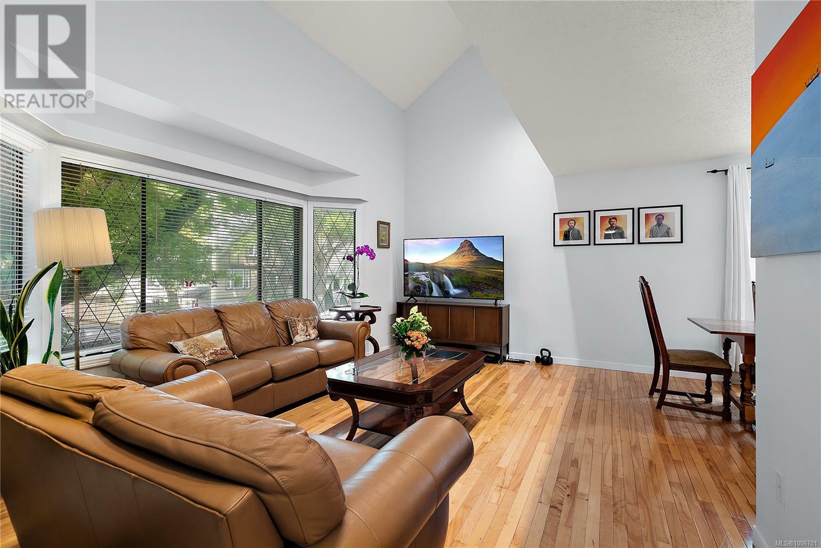 VICTORIA, British Columbia, V8S 1Z5, CA, 3 Bedrooms Bedrooms, ,2 BathroomsBathrooms,Residential,For Sale,1885281