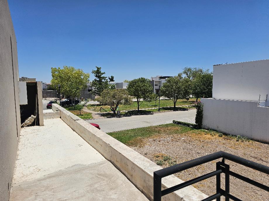 Torreón, Coahuila de Zaragoza, 27105, Mexico, 3 Bedrooms Bedrooms, ,6 BathroomsBathrooms,Residential,For Sale,1994630