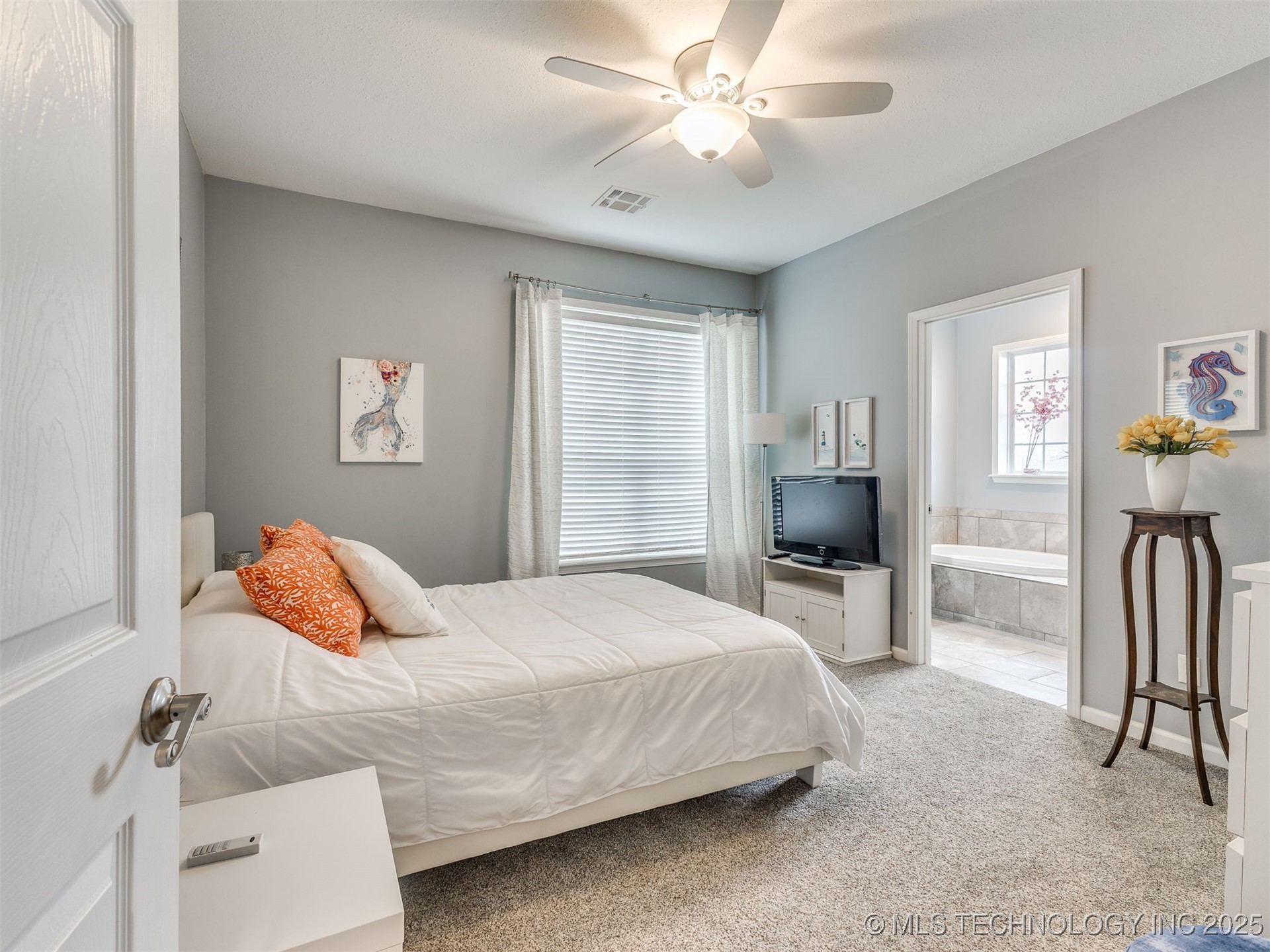 Mounds, Oklahoma, 74047, United States, 4 Bedrooms Bedrooms, ,4 BathroomsBathrooms,Residential,For Sale,1985246