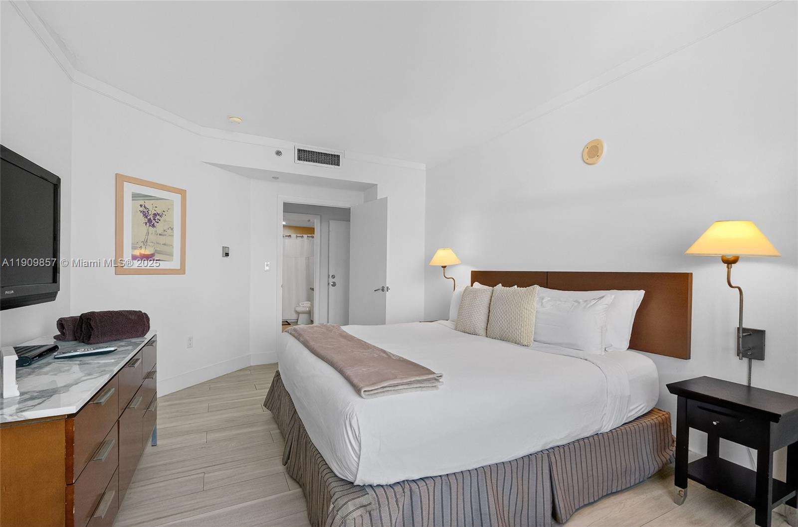 Miami, Florida, 33133, United States, 3 Bedrooms Bedrooms, ,4 BathroomsBathrooms,Residential,For Sale,1989266