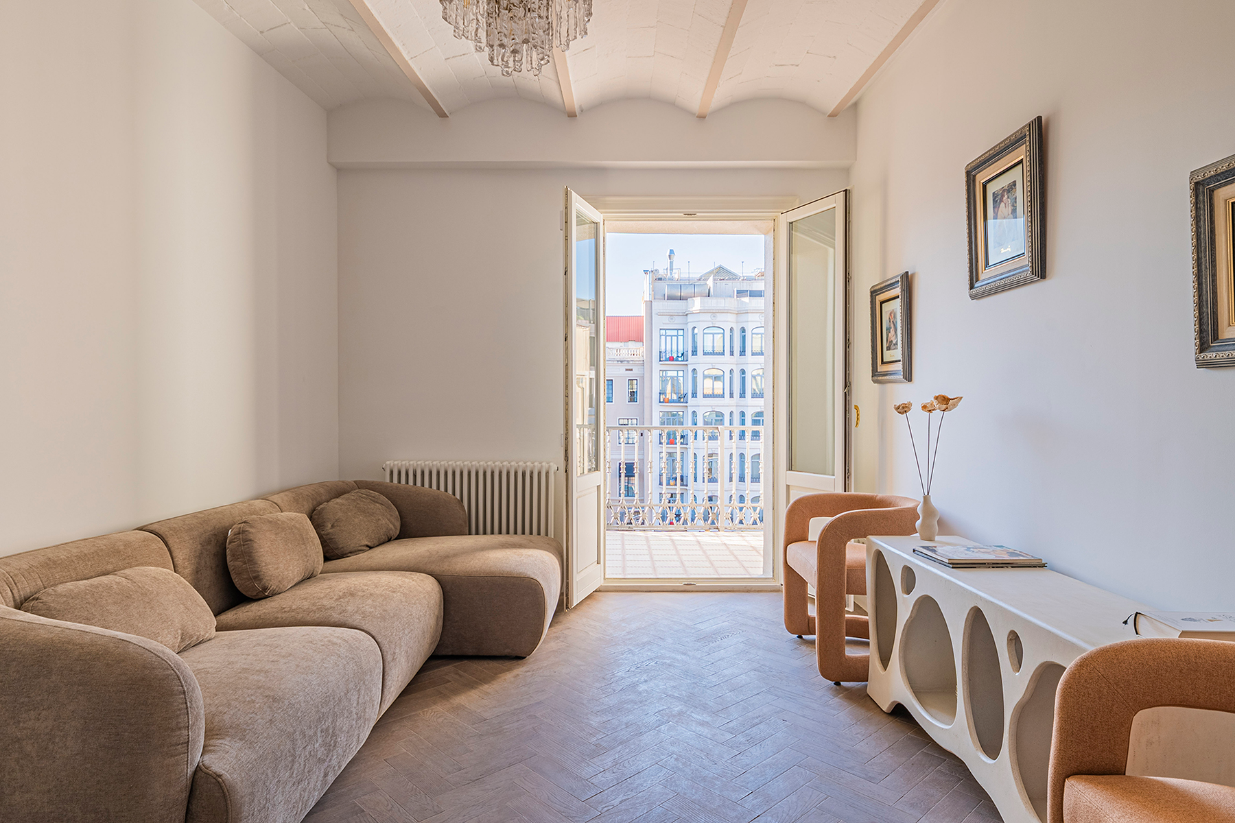  Elegant Three-Bedroom Flat with Terrace Next to Plaça Catalunya - 物件實景