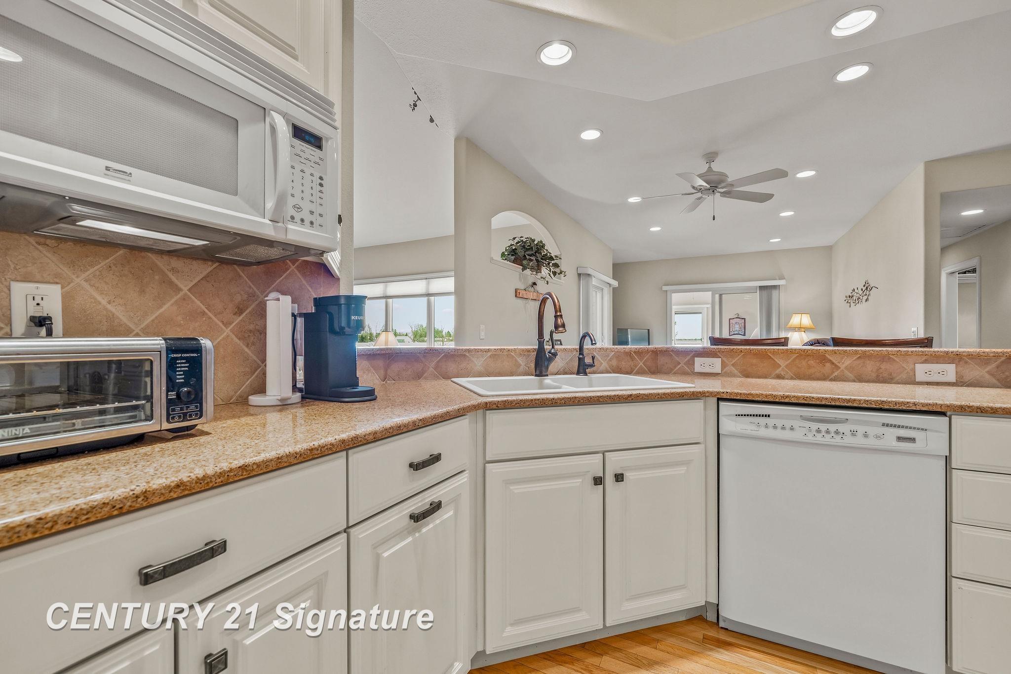 Freeland, Michigan, 48623, United States, 5 Bedrooms Bedrooms, ,4 BathroomsBathrooms,Residential,For Sale,1973671