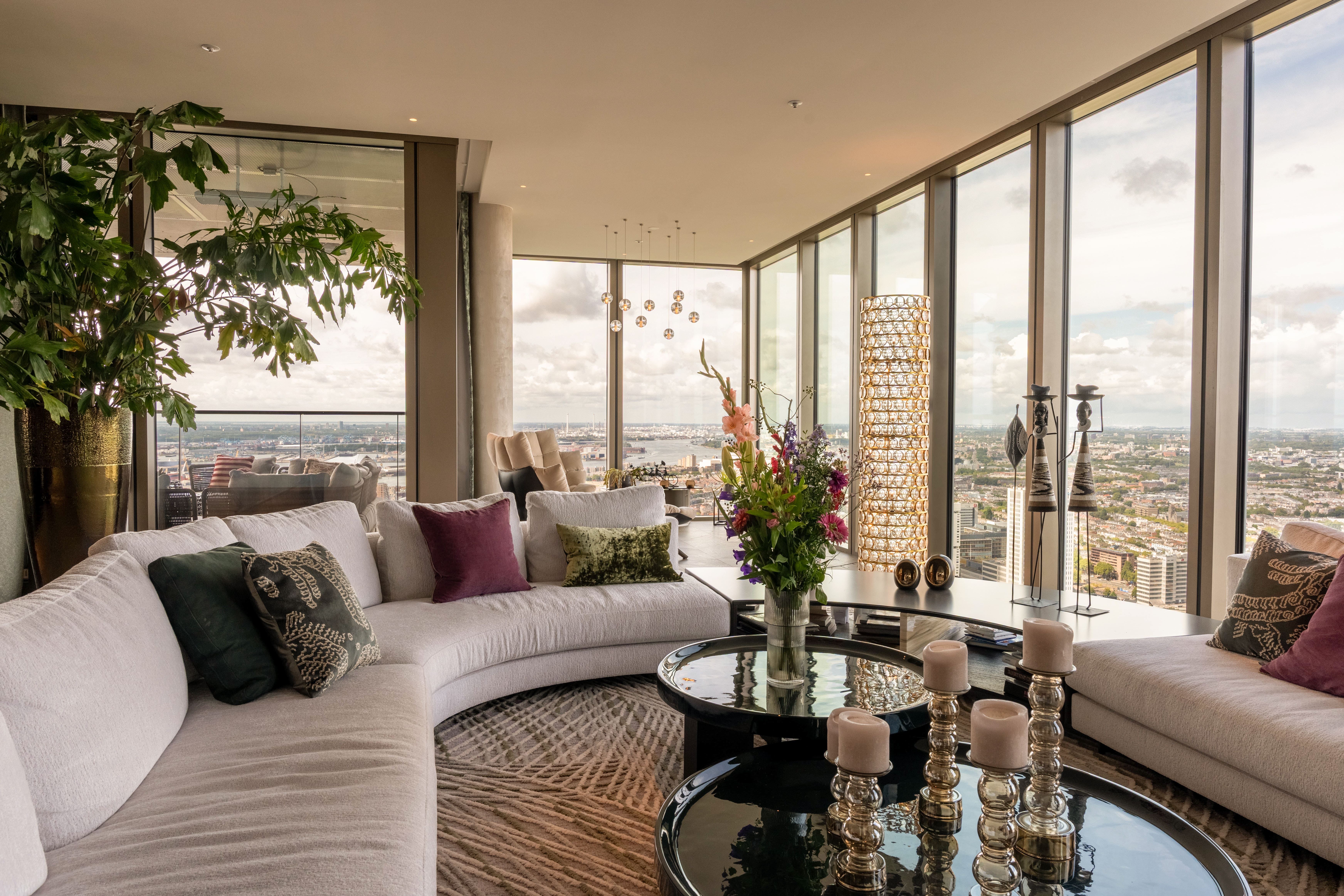  EEN BUITENGEWONE PENTHOUSE-RESIDENTIE MET TERRASSEN RONDOM EN EEN ADEMBENEMEND 3 - 物件實景