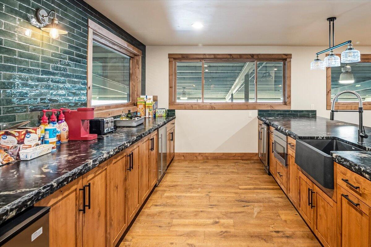 Powell Butte, Oregon, 97753, United States, 6 Bedrooms Bedrooms, ,5 BathroomsBathrooms,Residential,For Sale,2036948