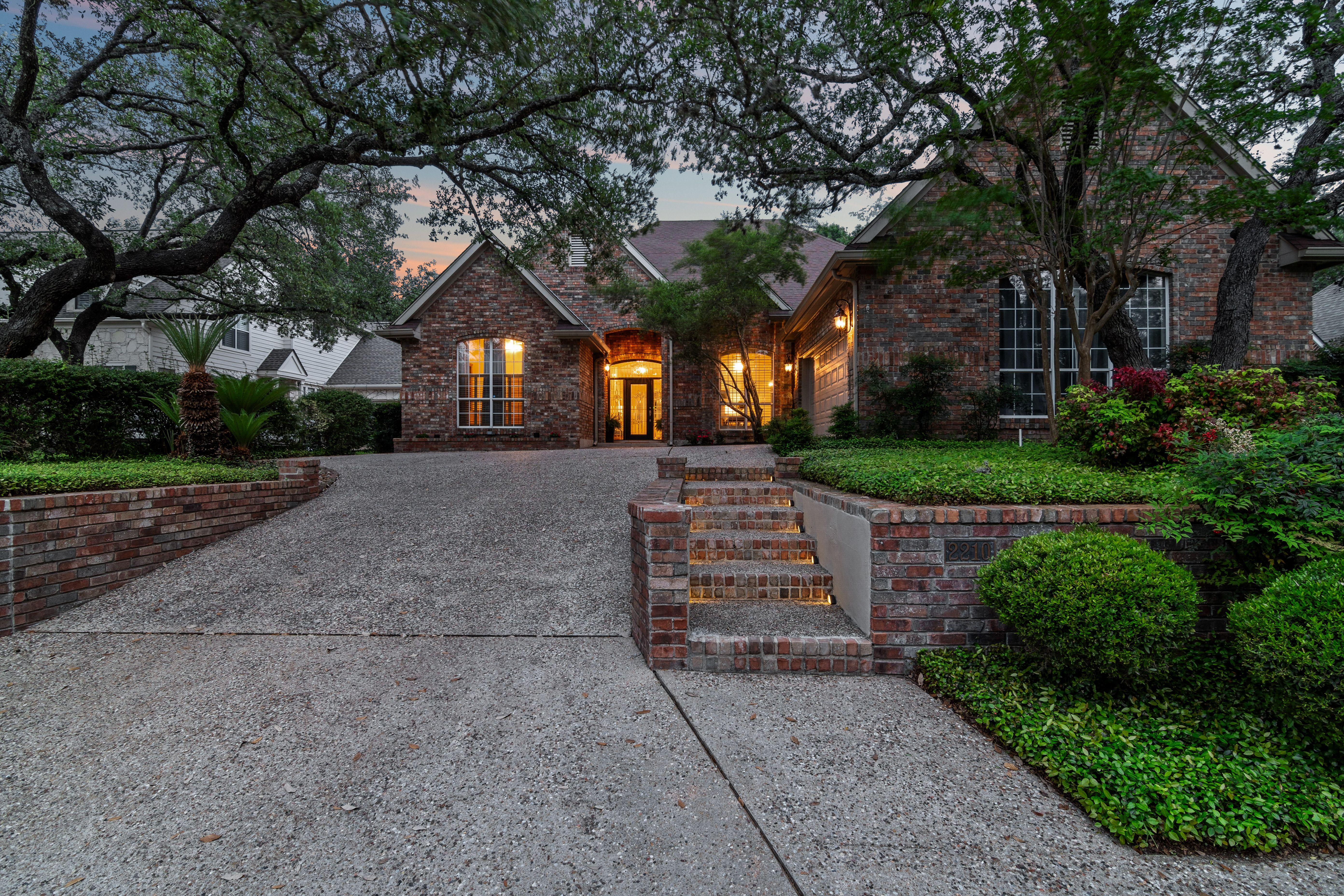  Elegant Deerfield Retreat with Resort-Style Backyard - 物件實景