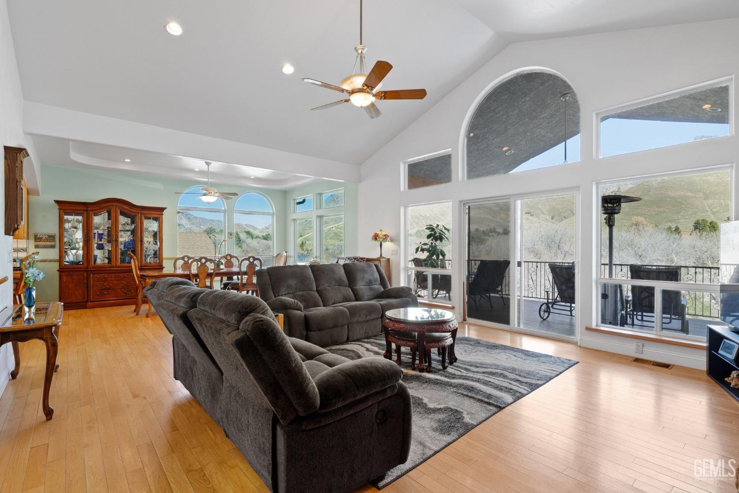 Kernville, California, 93238, United States, 4 Bedrooms Bedrooms, ,3 BathroomsBathrooms,Residential,For Sale,1941989