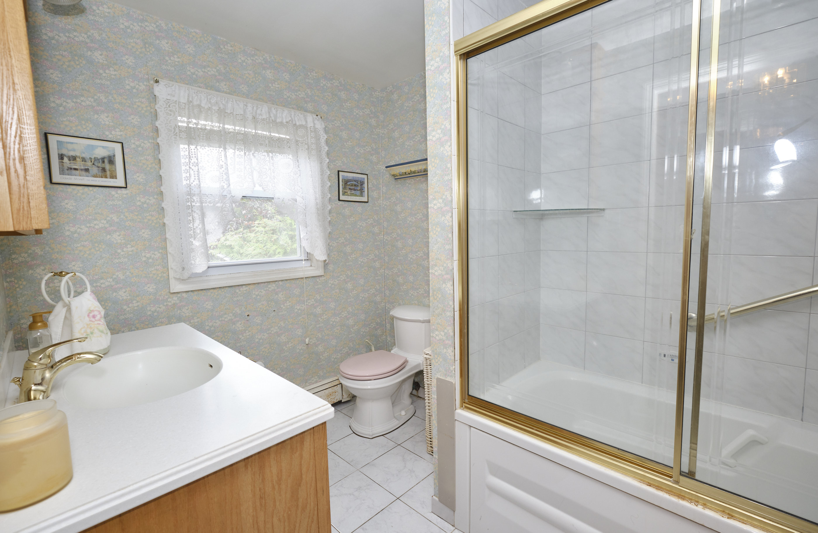 Floral Park, New York, 11001, United States, 3 Bedrooms Bedrooms, ,2 BathroomsBathrooms,Residential,For Sale,1974847