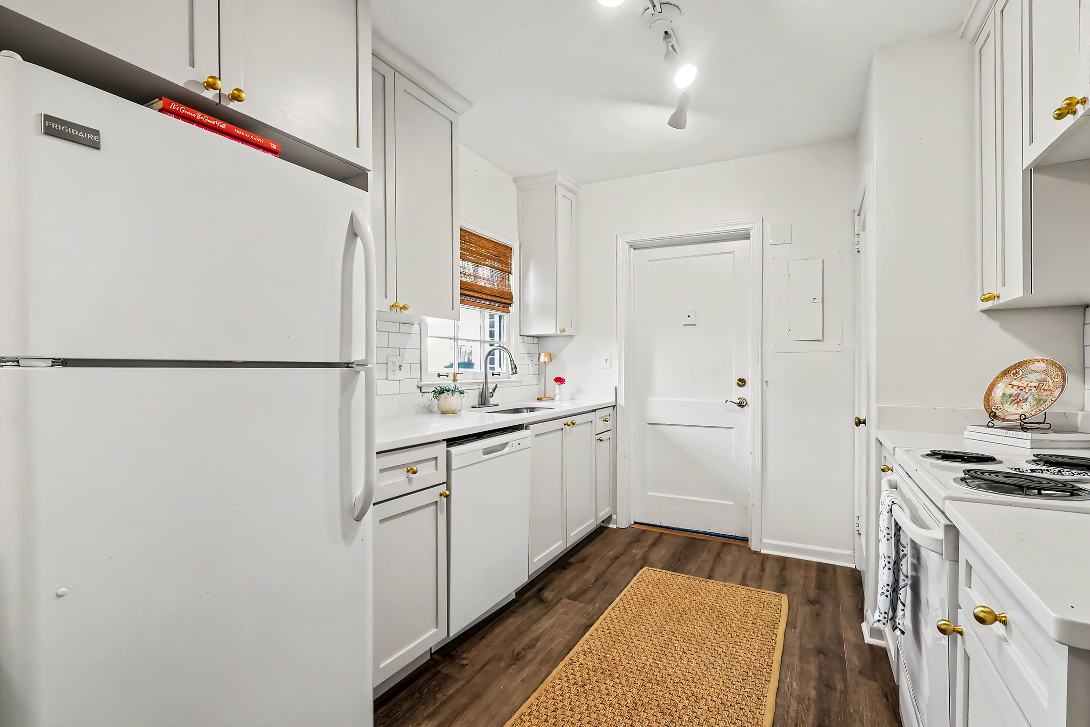  Recently Renovated Jewel Box Top Floor Condo in Gated Peachtree Orleans - 物件實景
