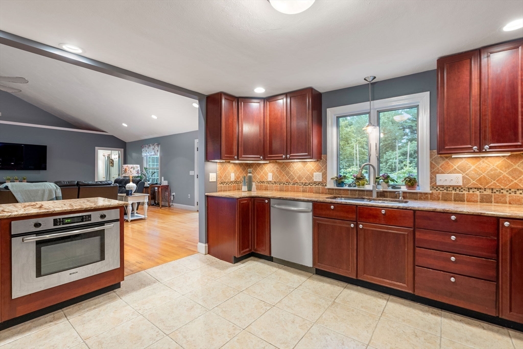 Shrewsbury, Massachusetts, 01545, United States, 4 Bedrooms Bedrooms, ,4 BathroomsBathrooms,Residential,For Sale,1768769