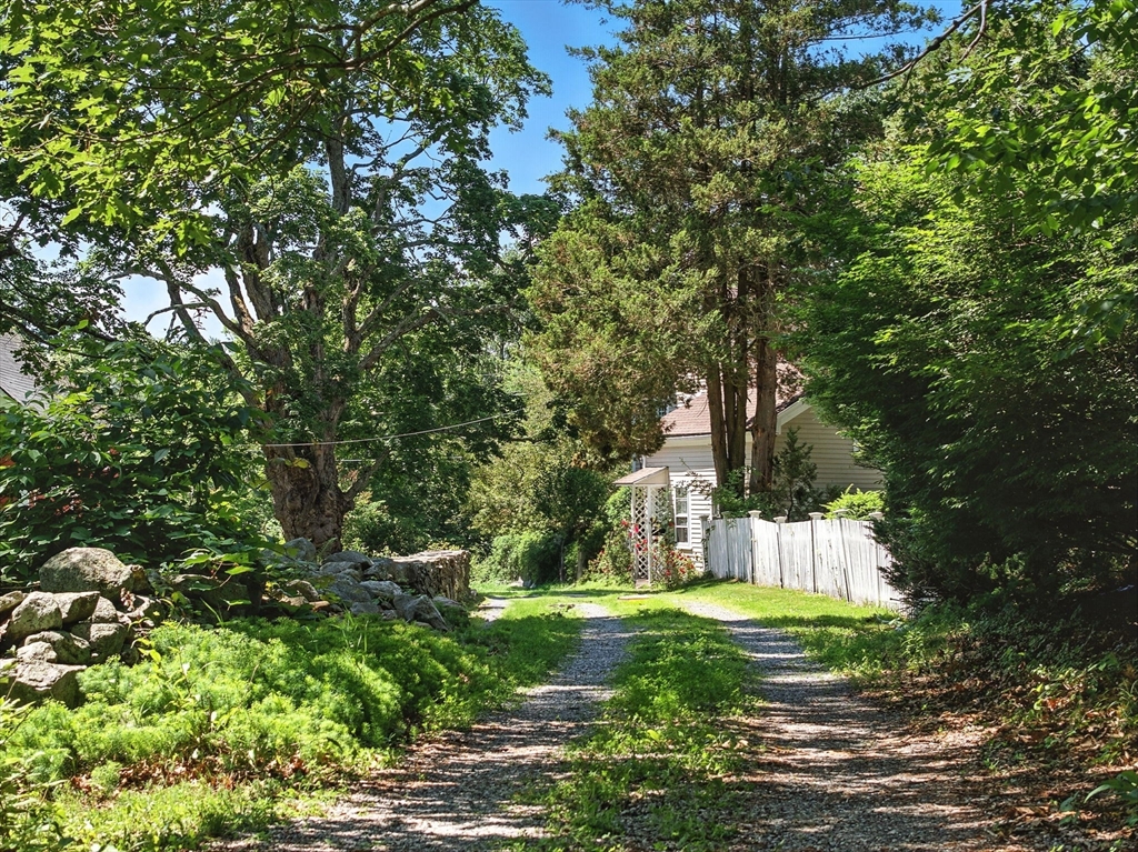 Bolton, Massachusetts, 01740, United States, 4 Bedrooms Bedrooms, ,4 BathroomsBathrooms,Residential,For Sale,1866522