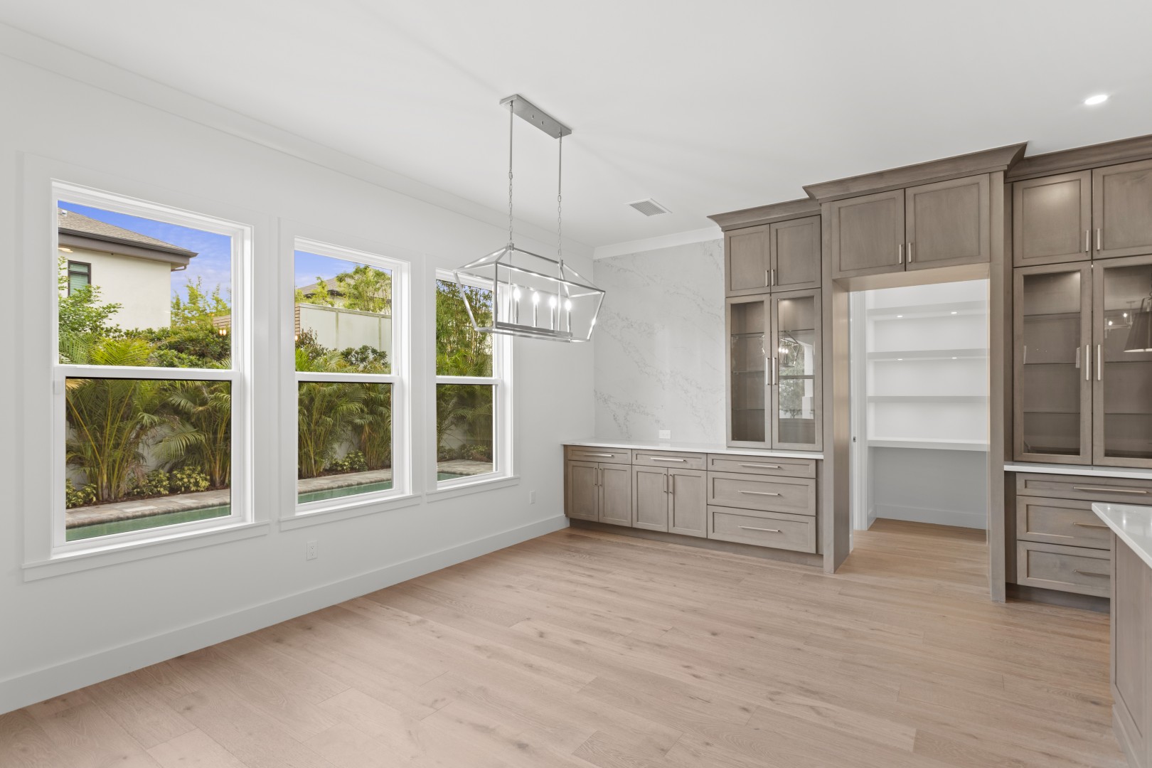 Tampa, Florida, 33611, United States, 6 Bedrooms Bedrooms, ,6 BathroomsBathrooms,Residential,For Sale,1981634