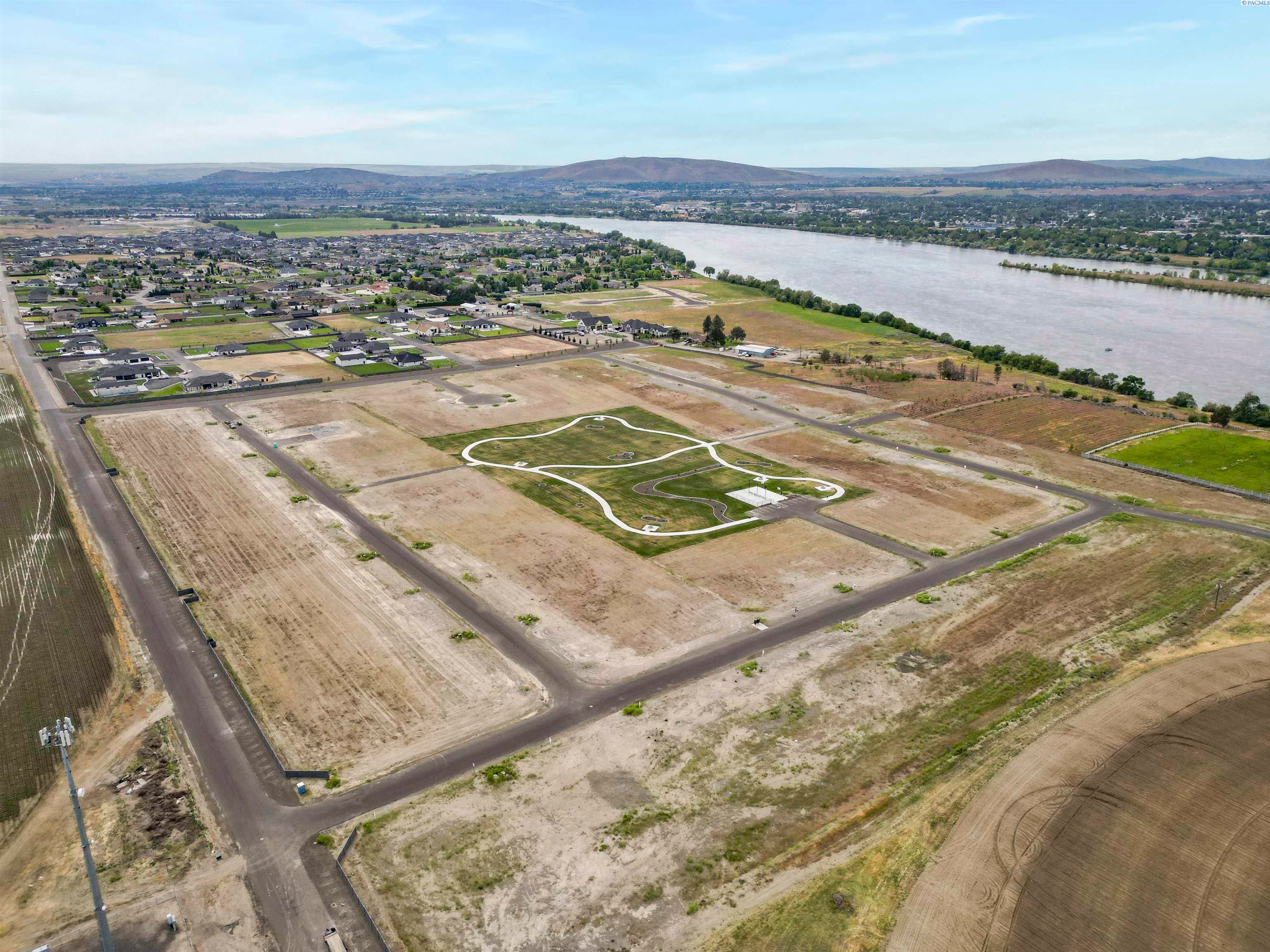 Pasco, Washington, 99301, United States, 4 Bedrooms Bedrooms, ,2 BathroomsBathrooms,Residential,For Sale,1981786