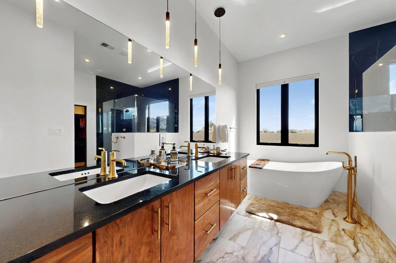 Placitas, New Mexico, 87043, United States, 3 Bedrooms Bedrooms, ,4 BathroomsBathrooms,Residential,For Sale,1903548