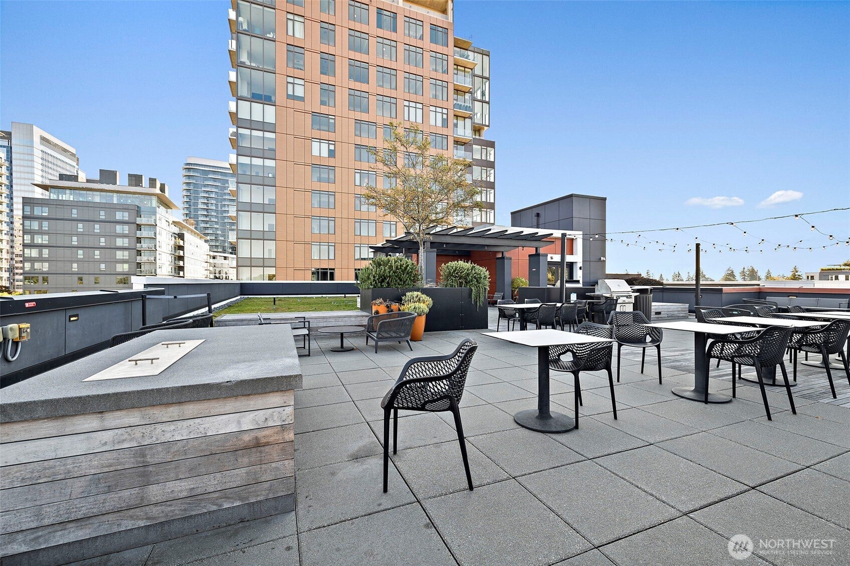 Bellevue, Washington, 98004, United States, 2 Bedrooms Bedrooms, ,1 BathroomBathrooms,Residential,For Sale,1975057