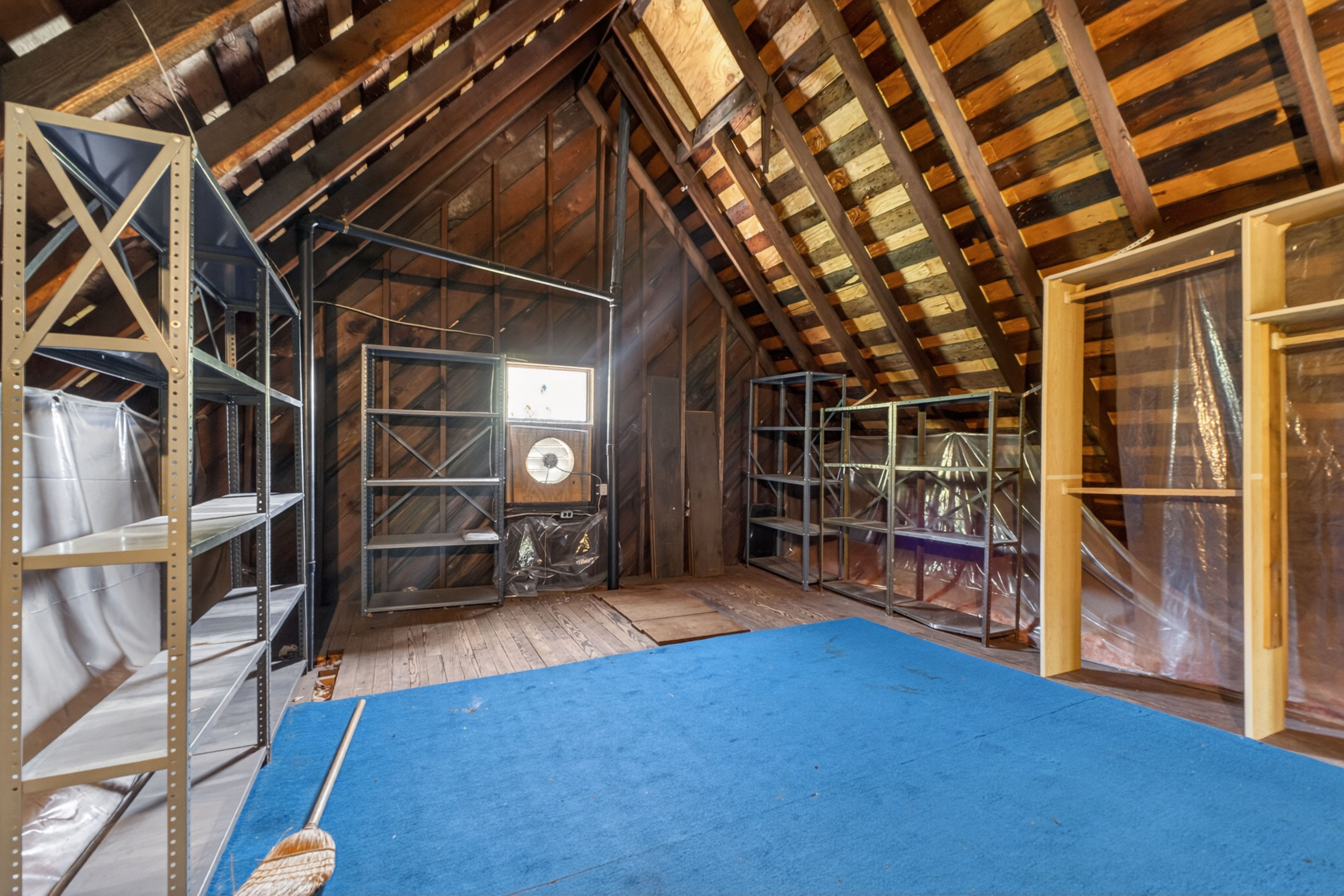  Charming White Farmhouse with Flexible Spacious Living - 物件實景