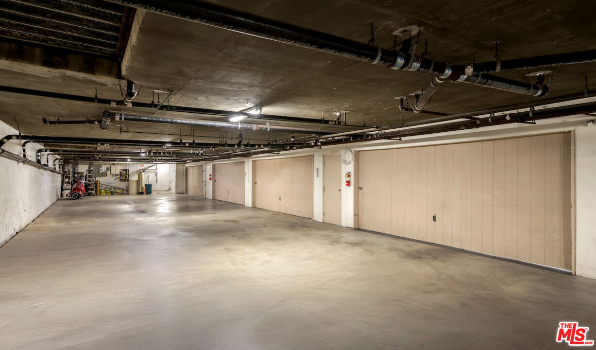 Santa Monica, California, 90403, United States, 2 Bedrooms Bedrooms, ,3 BathroomsBathrooms,Residential,For Sale,1986482