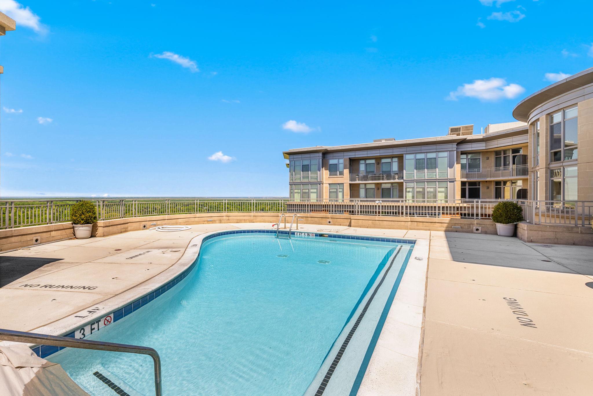  8220 Crestwood Heights Drive, Mclean, VA, 22102 - 物件實景