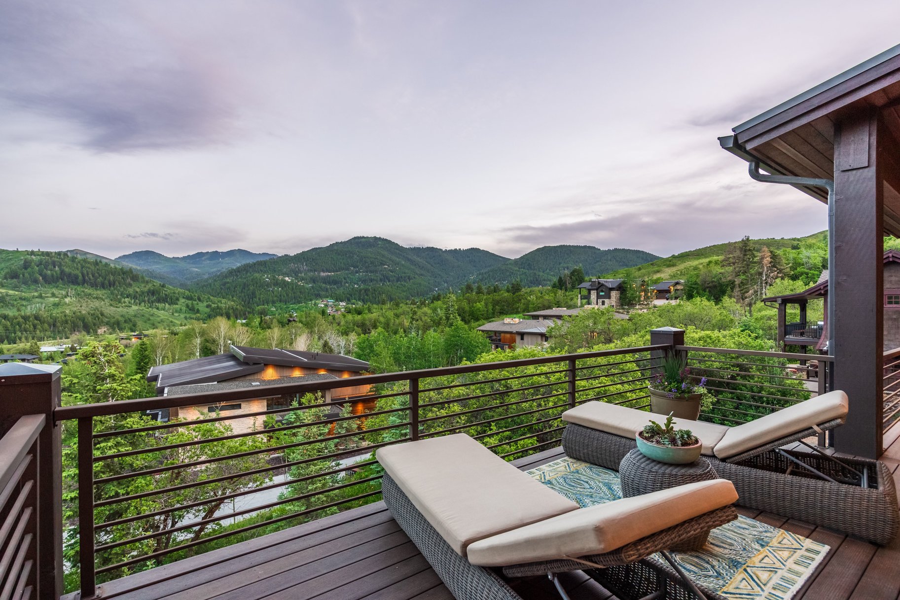  Luxury Custom Home in the Coveted Woods of Parleys Lane - 物件實景