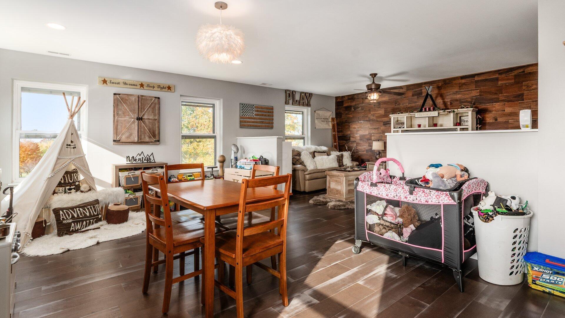 Hebron, Ohio, 43025, United States, 5 Bedrooms Bedrooms, ,5 BathroomsBathrooms,Residential,For Sale,1988631