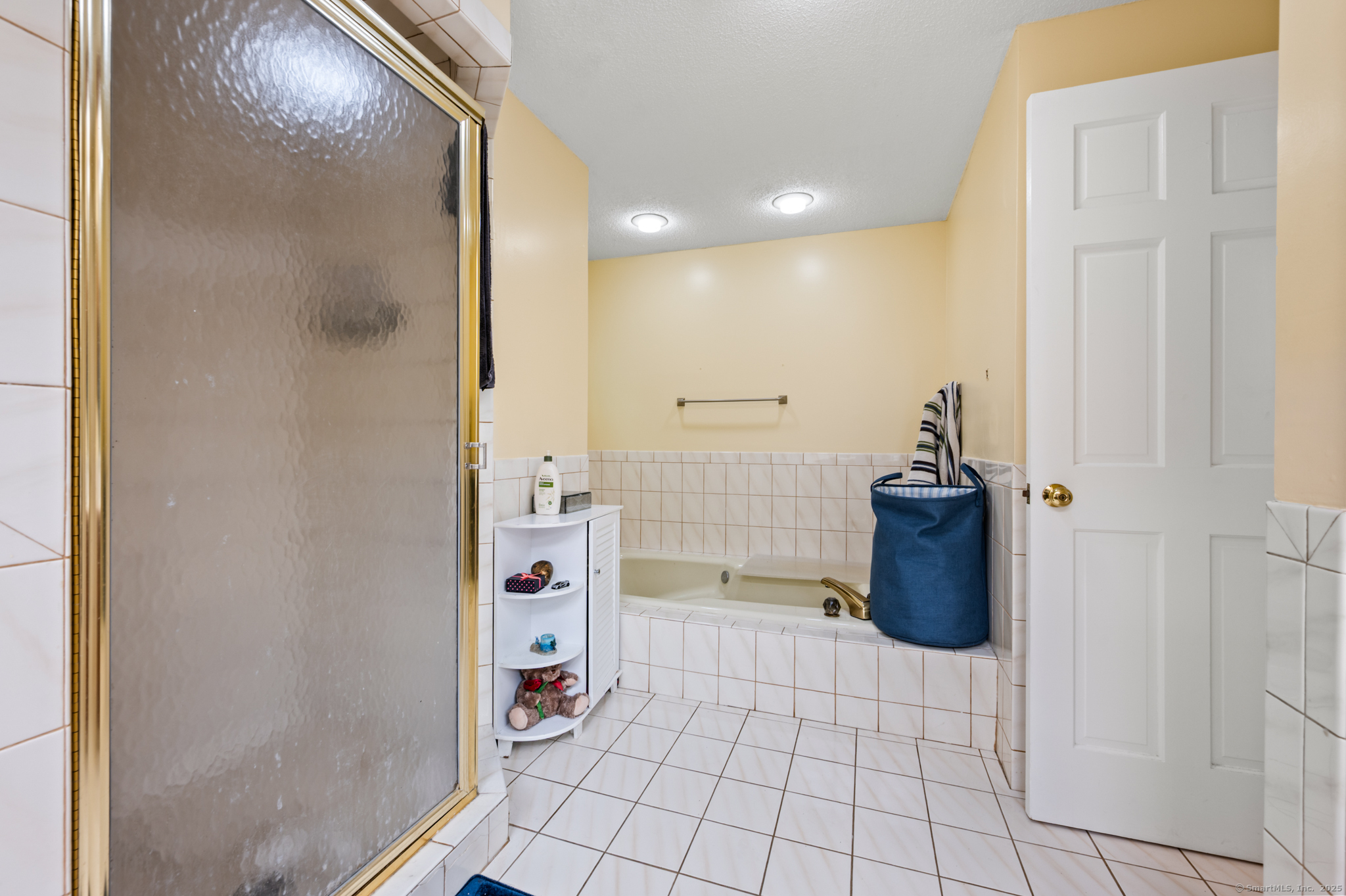 Avon, Connecticut, 06001, United States, 5 Bedrooms Bedrooms, ,5 BathroomsBathrooms,Residential,For Sale,1942317