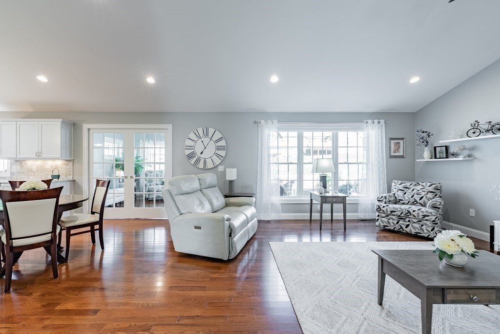 Ludlow, Massachusetts, 01056, United States, 2 Bedrooms Bedrooms, ,2 BathroomsBathrooms,Residential,For Sale,1925126