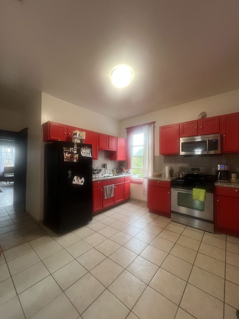 Chicago, Illinois, 60651, United States, 8 Bedrooms Bedrooms, ,Residential,For Sale,1842045