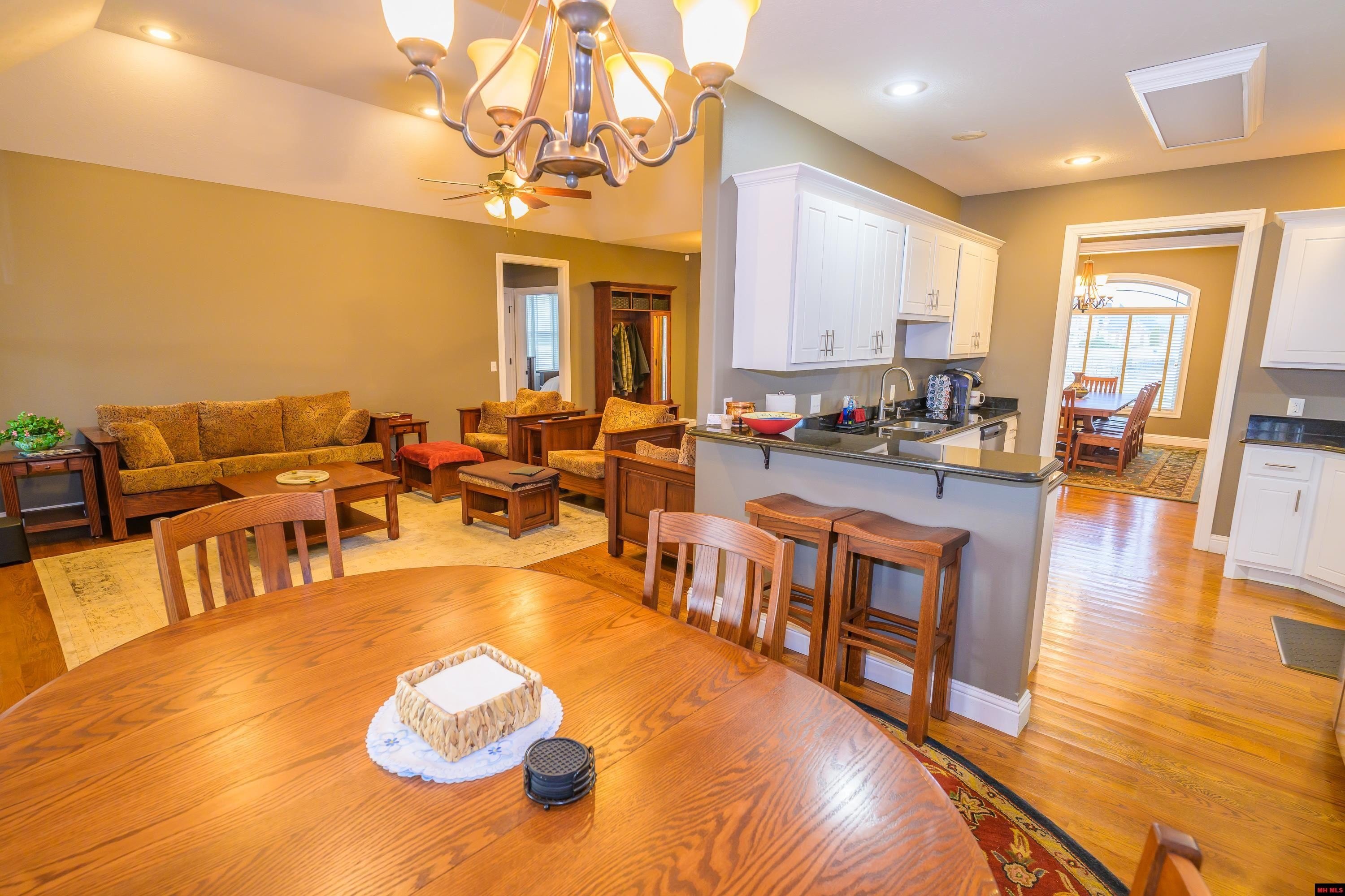 Mountain Home, Arkansas, 72653, United States, 3 Bedrooms Bedrooms, ,2 BathroomsBathrooms,Residential,For Sale,2033184