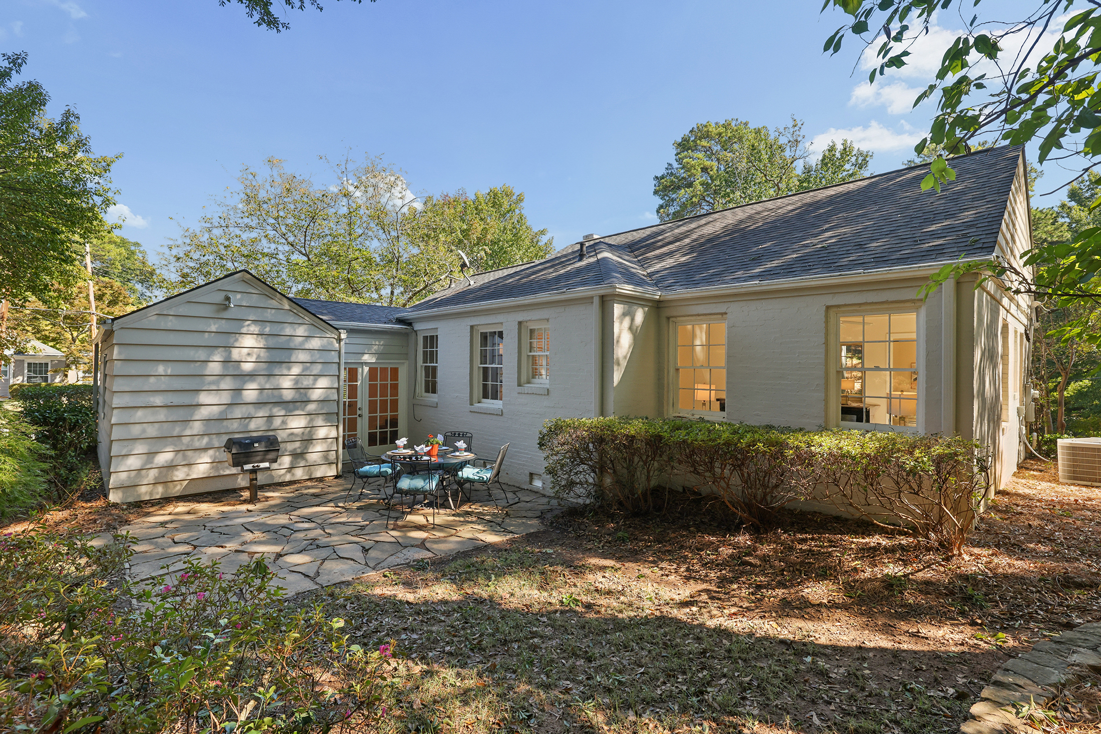  Charming Loring Heights Bungalow in a Park-side Setting - 物件實景