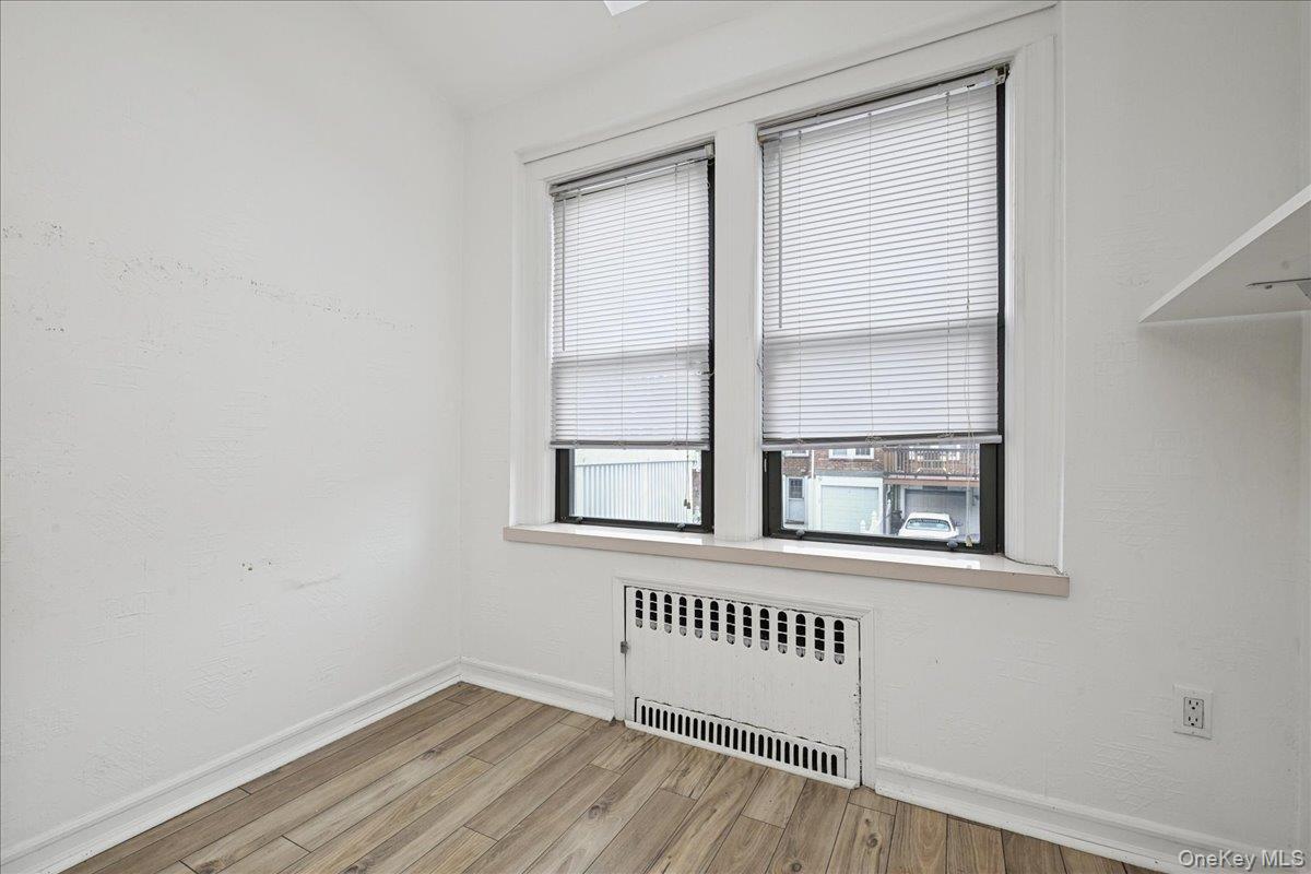 Valley Stream, New York, 11581, United States, 3 Bedrooms Bedrooms, ,2 BathroomsBathrooms,Residential,For Sale,1998416