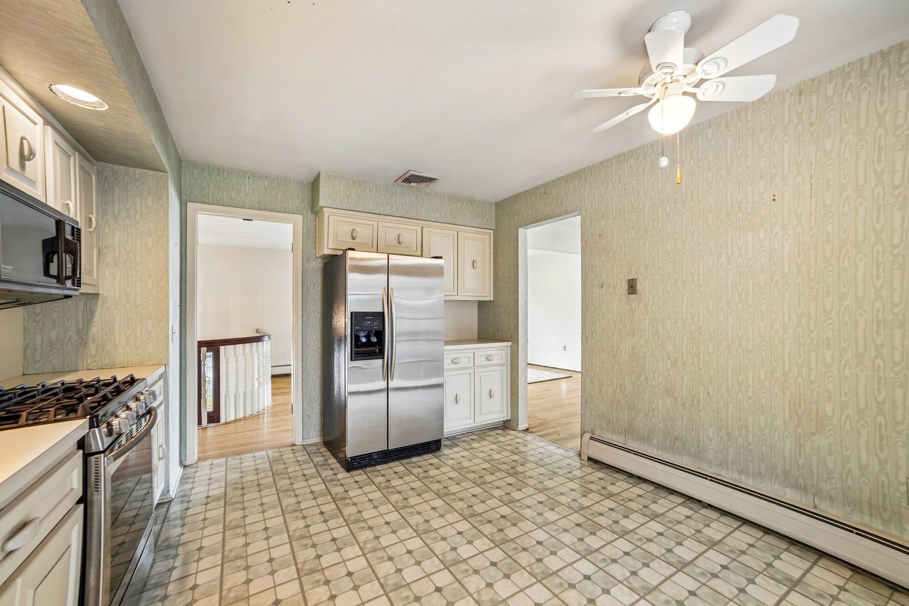  ?Oak Park? Bi-Level Provides Space Location and Long-Term Value - 物件實景