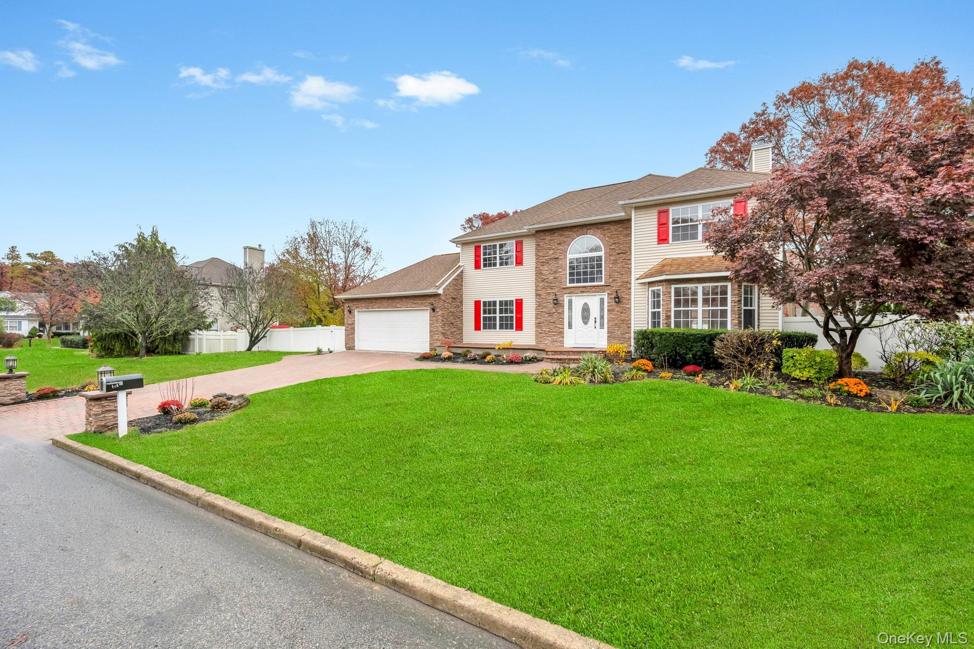 Selden, New York, 11784, United States, 4 Bedrooms Bedrooms, ,3 BathroomsBathrooms,Residential,For Sale,1990980