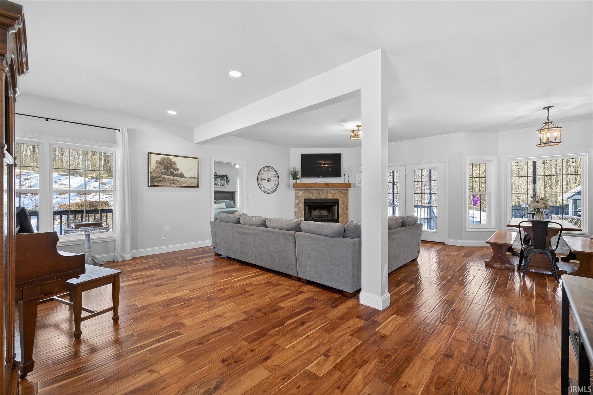 Spencer, Indiana, 47460, United States, 5 Bedrooms Bedrooms, ,4 BathroomsBathrooms,Residential,For Sale,2018633