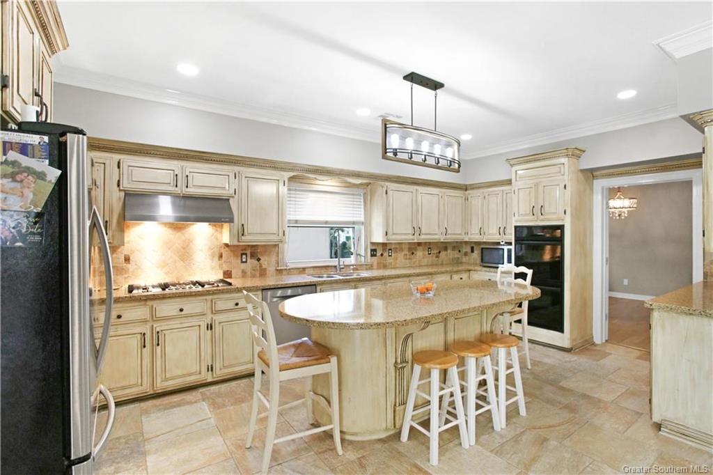 Lake Charles, Louisiana, 70605, United States, 5 Bedrooms Bedrooms, ,6 BathroomsBathrooms,Residential,For Sale,1974733